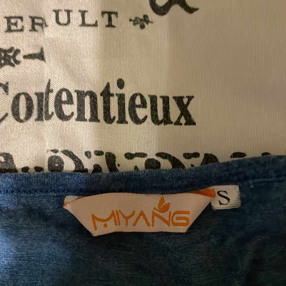 Dress in perfect condition just to small for me it could be a maternity dress - Picture 2 of 4